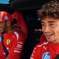 Charles Leclerc y Lewis Hamilton ponen a prueba el único Ferrari con motor V12 y cambio manual: "Es divertido conducirlo" Charles Leclerc y Lewis Hamilton probando el Ferrari 12Cilindri Manuale en Fiorano