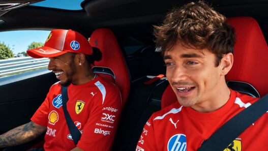 Charles Leclerc y Lewis Hamilton probando el Ferrari 12Cilindri Manuale en Fiorano