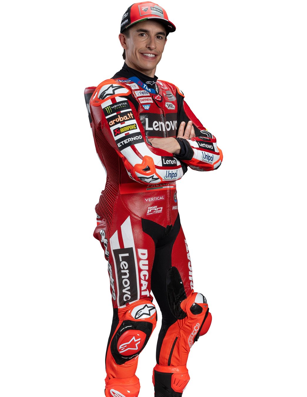 Retrato oficial de Marc Márquez de cuerpo entero con el mono del Ducati Lenovo Team en su ficha de piloto de MotoGP 2026