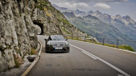 Imagen del Porsche 911 GT3 Bergsport en carretera