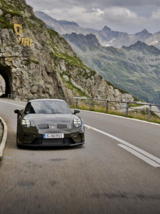 Imagen del Porsche 911 GT3 Bergsport en carretera