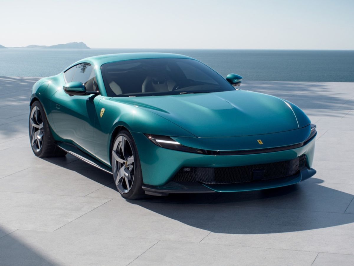 Imagen del Ferrari Amalfi en su color base 'verde costeira'