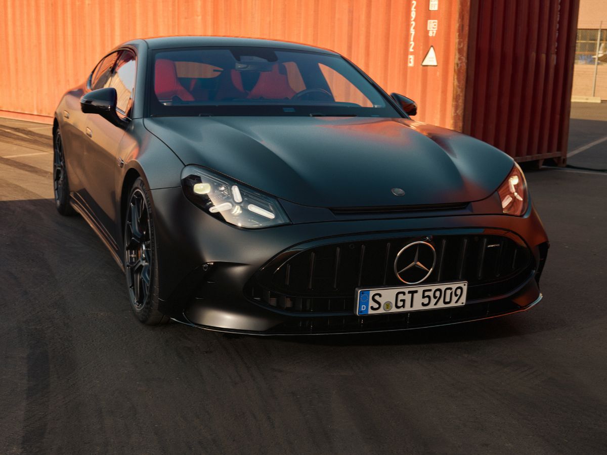 Imagen del nuevo Mercedes-AMG GT 4 Puertas Coupé en tono negro