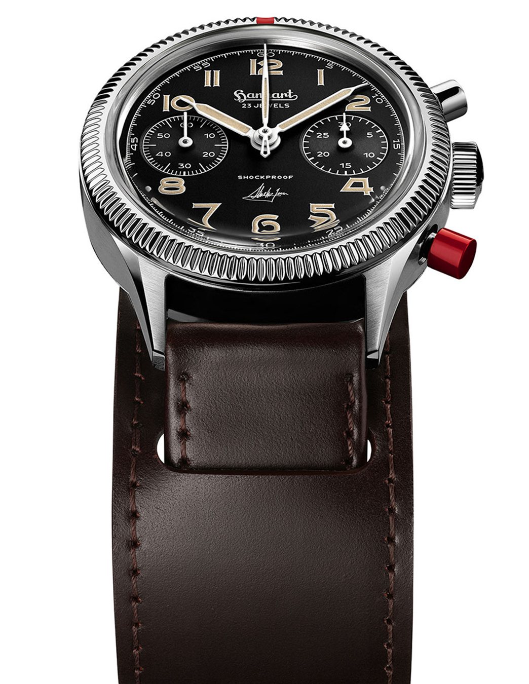 Hanhart 417 ES Steve McQueen visto desde las 6, con la firma del actor en la esfera y el bisel estriado con inserto rojo