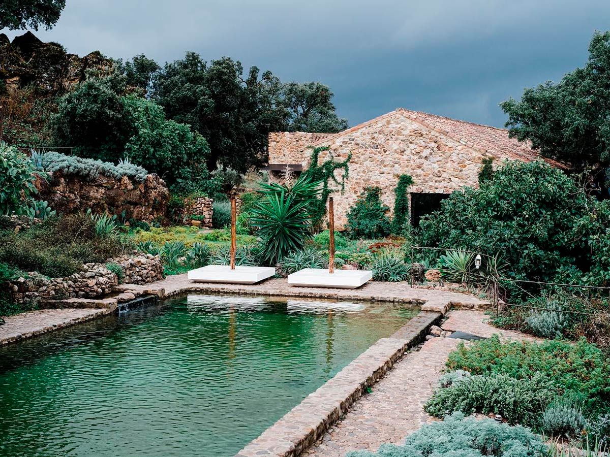 Piscina exterior hotel Finca La Donaira