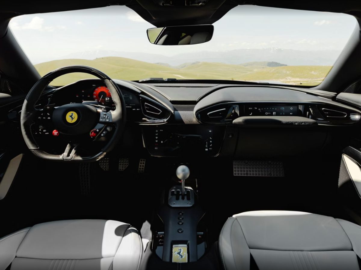 Foto del interior del Ferrari 12Cilindri Manuale
