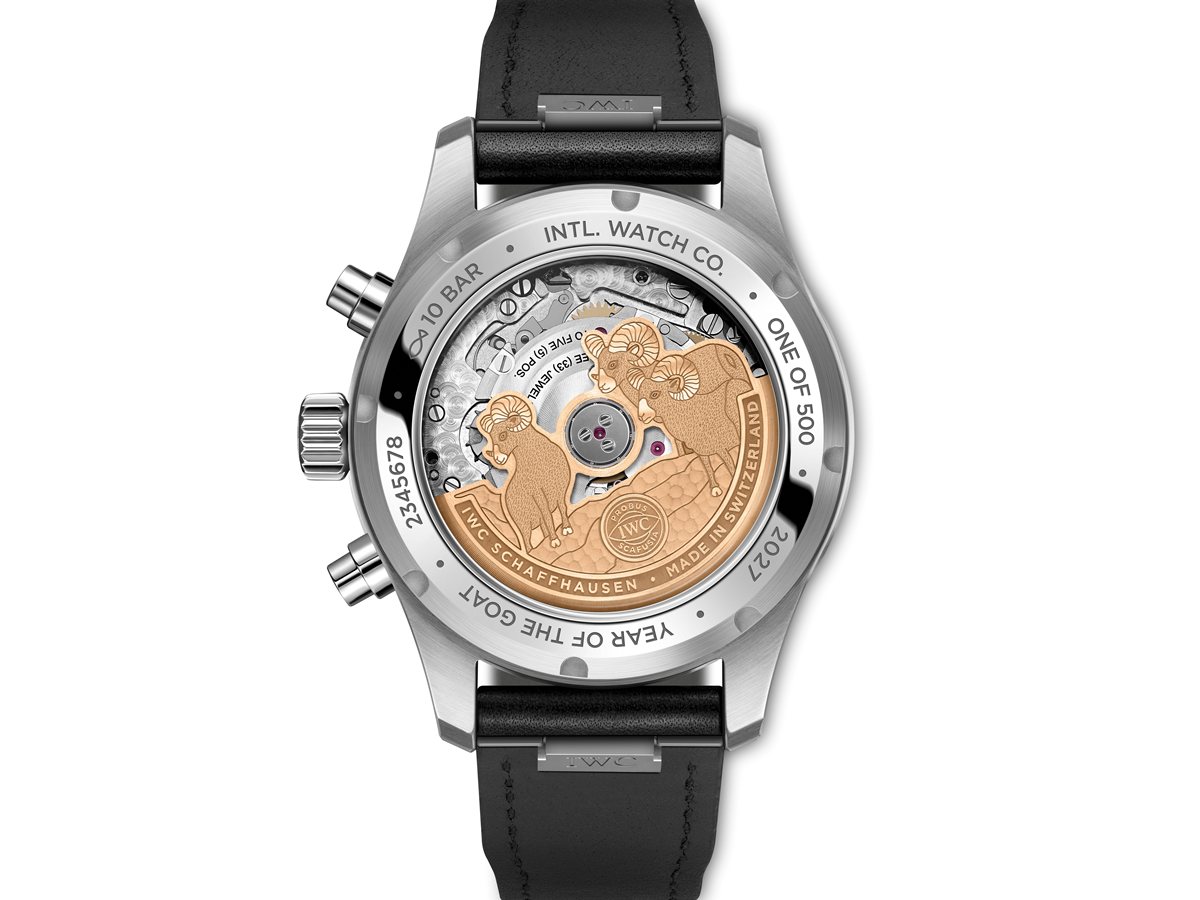 Fondo de cristal de zafiro del IWC Year of the Goat con la masa oscilante chapada en oro en forma de 3 cabras y la inscripción One of 500