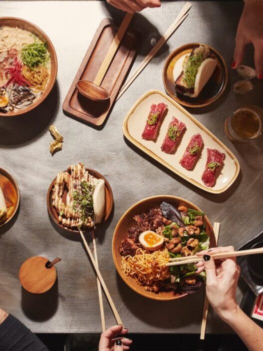Bol de ramen con caldo, huevo y chashu en Chuka Ramen Bar, calle Echegaray, Madrid