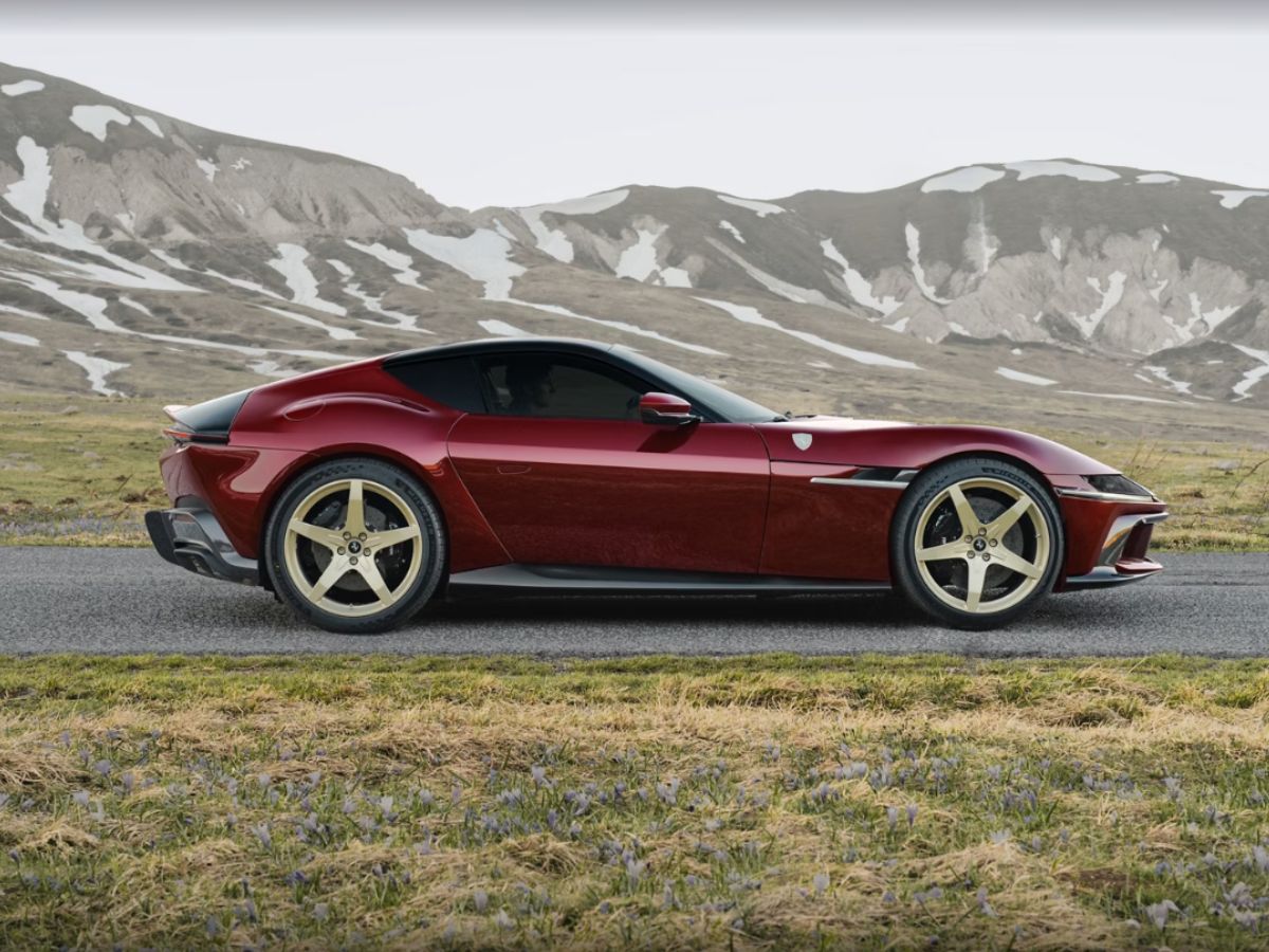Foto lateral del Ferrari 12Cilindri Manuale