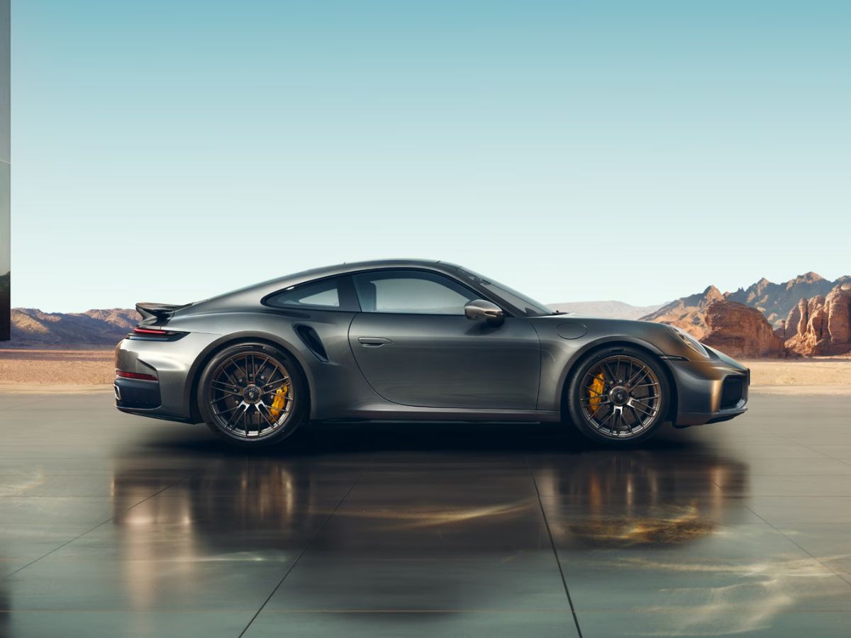 Imagen del Porsche 911 Turbo S con tecnología T-Hybrid