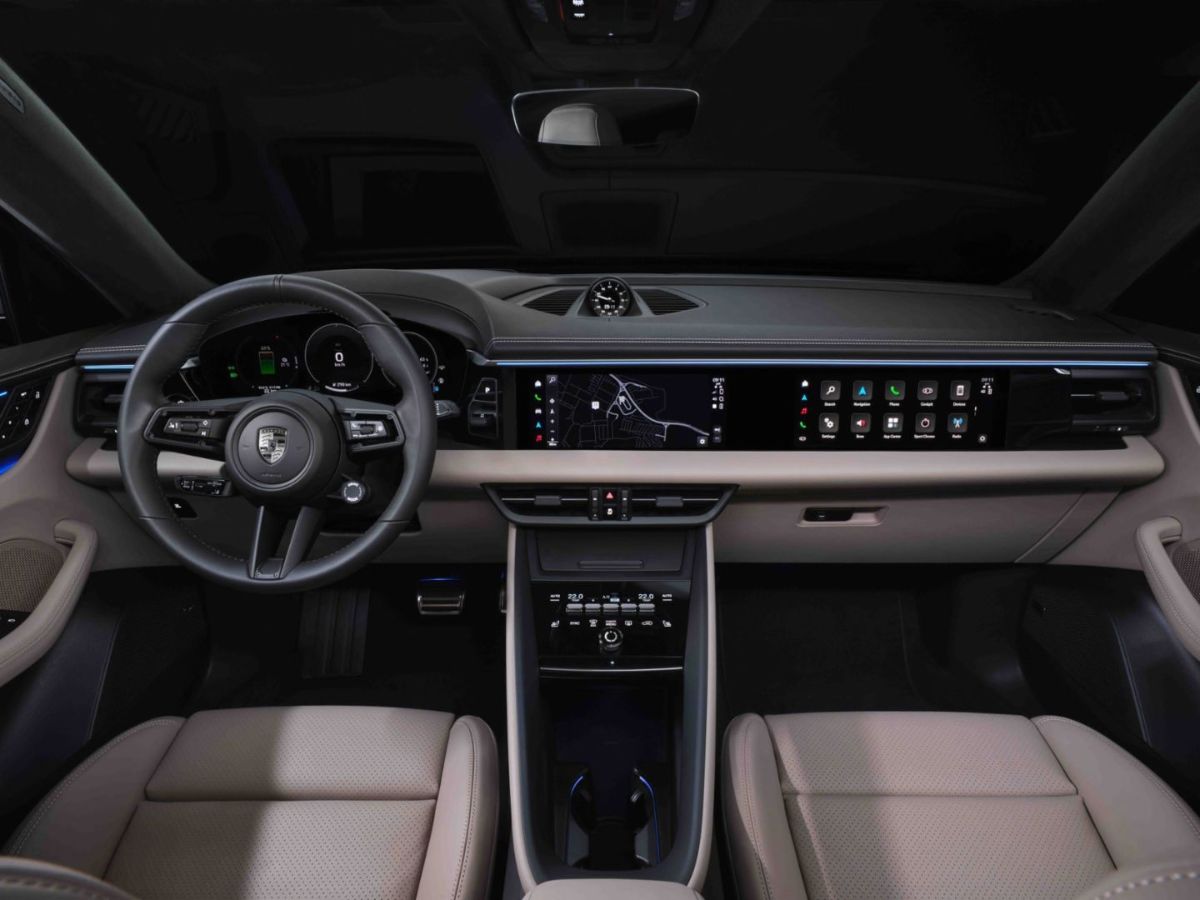 Foto central de la parte delantera del habitáculo del Porsche Macan Electric