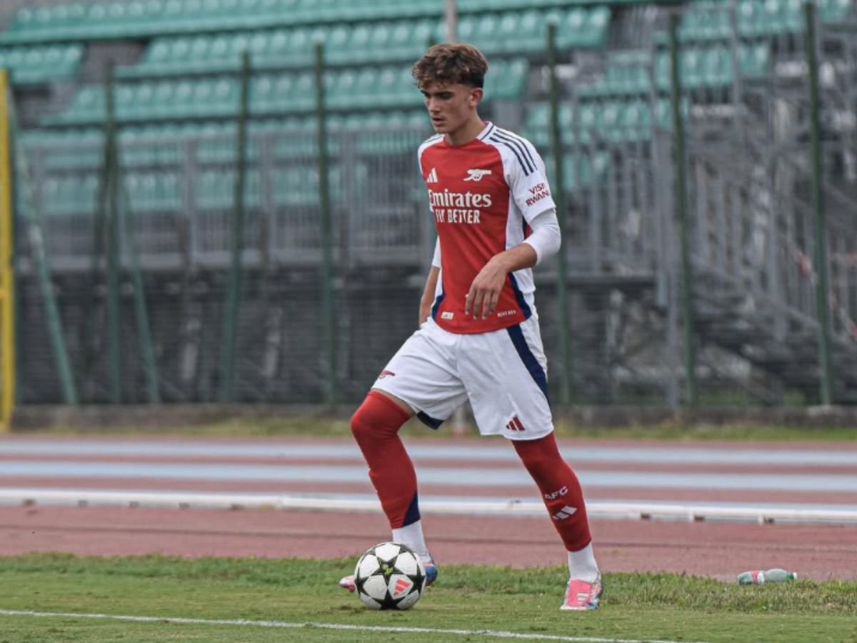 Foto de Max Dowman en su debut en la UEFA Youth League